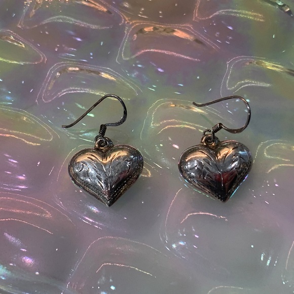 Vintage Etched Sterling Puffy Sweetheart Dangle Earrings - Picture 2 of 12